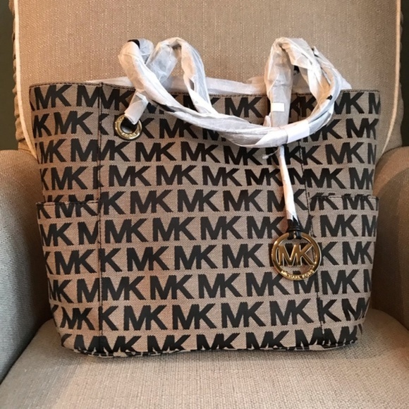 Michael Kors Handbags - MICHAEL KORS Jet Set Logo Tote